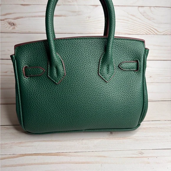 Luxurious Forest Green Satchel with Gold Hardware - Picture 2 of 6